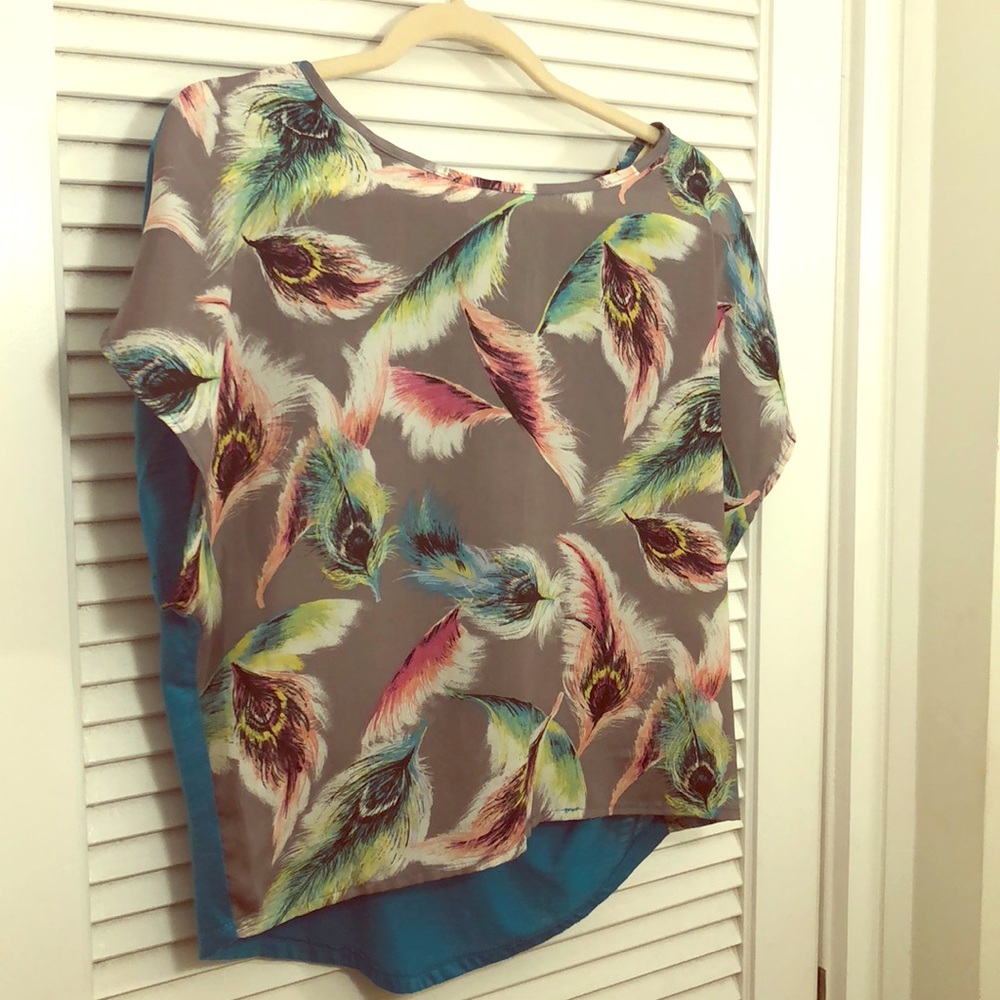 Xhilaration Feather Women’s Top (size small)